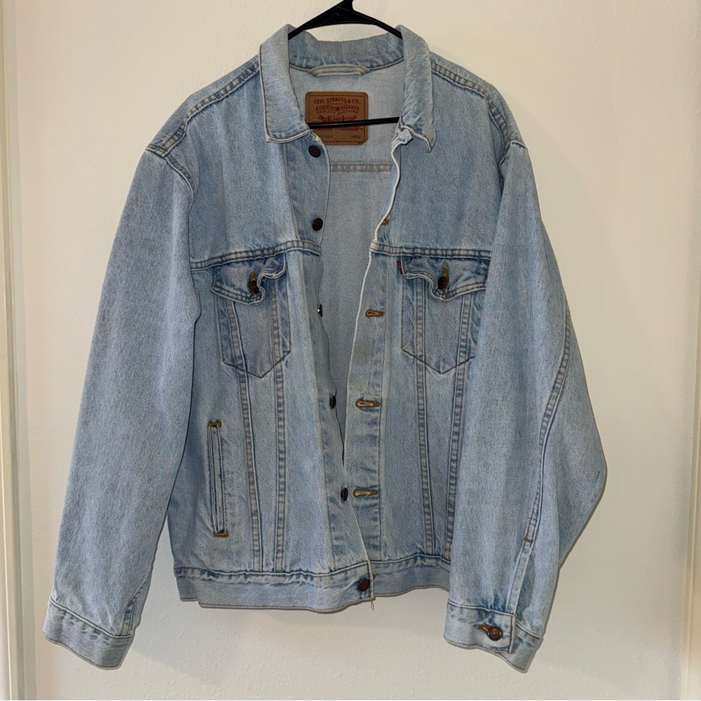 VTG Levi’s Denim Trucker Jacket